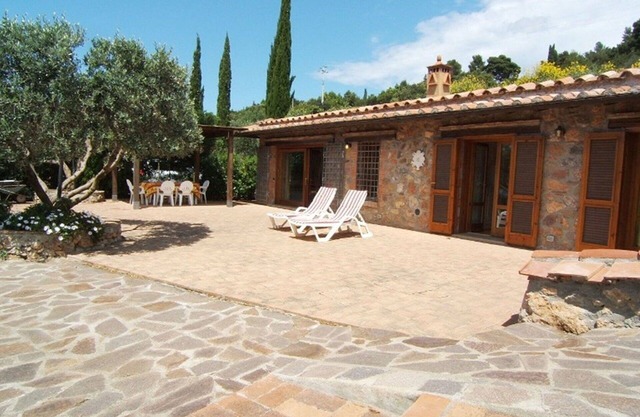 Beautiful private villa with A/C, WIFI, TV, patio, pets allowed, panoramic view and parking