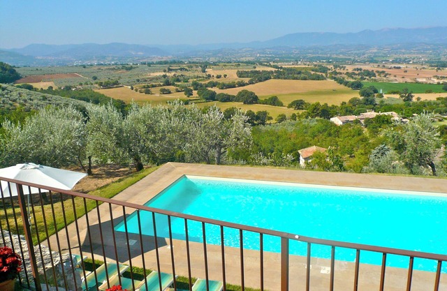 Beautiful Panoramic Views From This 17th Century House With Large 12m. Pool