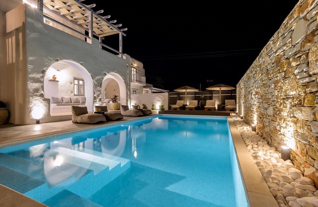 Beautiful Paros Villa | Villa Vanta | 4 Bedrooms | Private Pool & Only 100m.