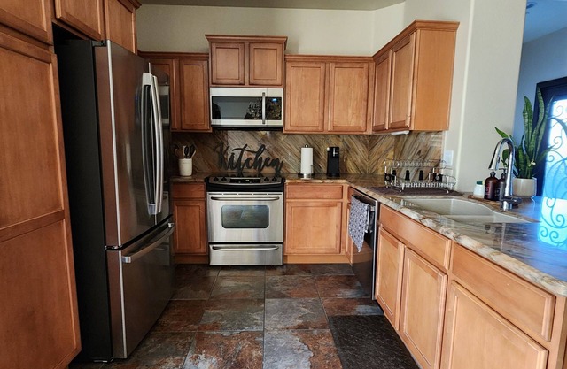 Beautiful, Peaceful, Home away from Home -Perfect for 4 people and Pet Friendly!