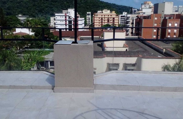 Beautiful Penthouse four blocks from Enseada Beach
