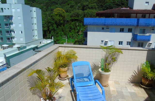 BEAUTIFUL PENTHOUSE ON THE BEST BEACH IN UBATUBA, CLOSE TO THE BEACH, FAIR AND MARKETS