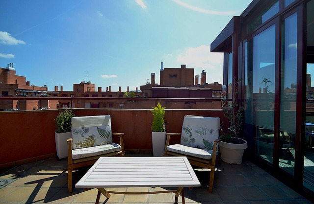 Beautiful penthouse with a large terrace, just 10 mins from Madrid City Center