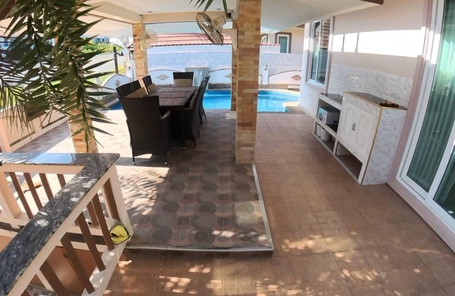 Beautiful pool villa 200 meters from the beach and the beach promenade 4 bedrooms