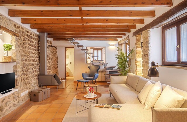 Beautiful private villa for 5 people with WIFI, A/C, TV, terrace and parking