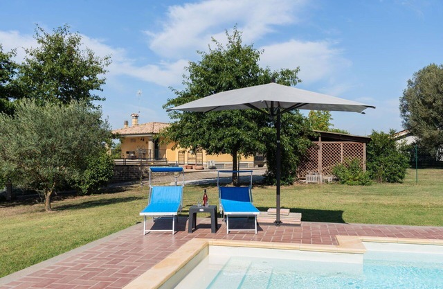 Beautiful private villa with A/C, WIFI, private pool, TV, patio, pets allowed and parking