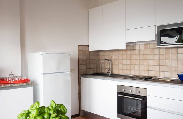 Beautiful private villa with A/C, WIFI, private pool, TV, patio, pets allowed and parking