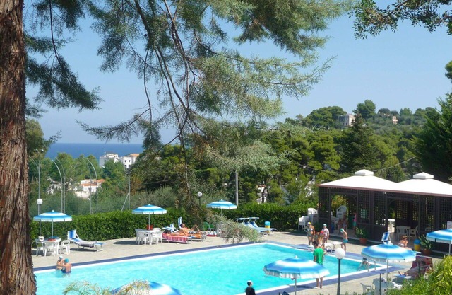 Beautiful private villa for 5 people with pool, A/C, WIFI, terrace and parking