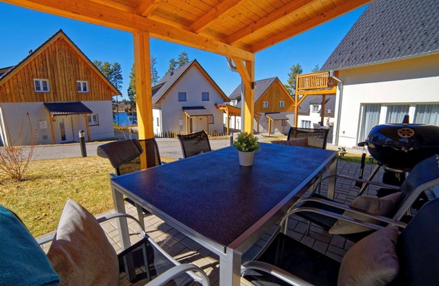 Beautiful private villa for 10 guests with WIFI, TV and terrace