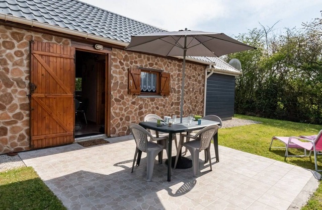 Beautiful private villa for 4 people with TV, terrace, pets allowed and parking