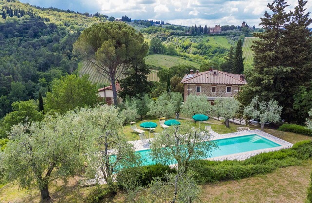 Beautiful private villa for 12 people with private pool, A/C, WIFI, TV, panoramic view and parking