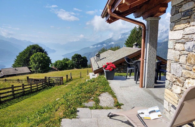 Beautiful private villa for 6 guests with WIFI, TV, patio, pets allowed and parking