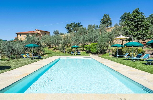 Beautiful private villa for 14 people with private pool, WIFI, balcony, pets allowed and parking