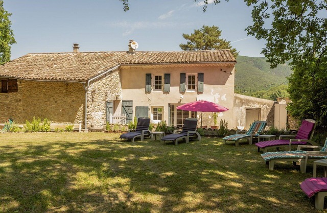 Beautiful private villa for 8 people with A/C, WIFI, TV, terrace, pets allowed and parking
