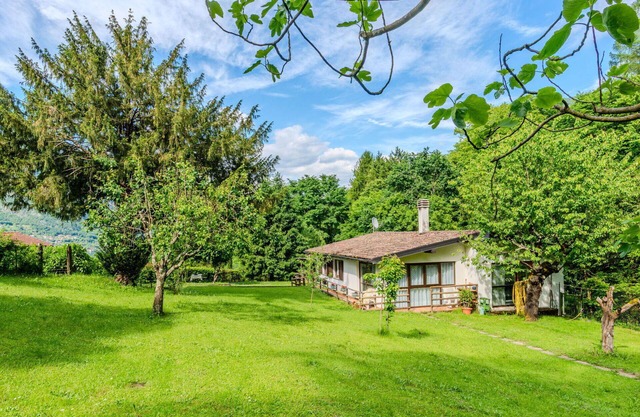 Beautiful private villa for 4 people with WIFI, TV, patio, pets allowed, panoramic view and park.