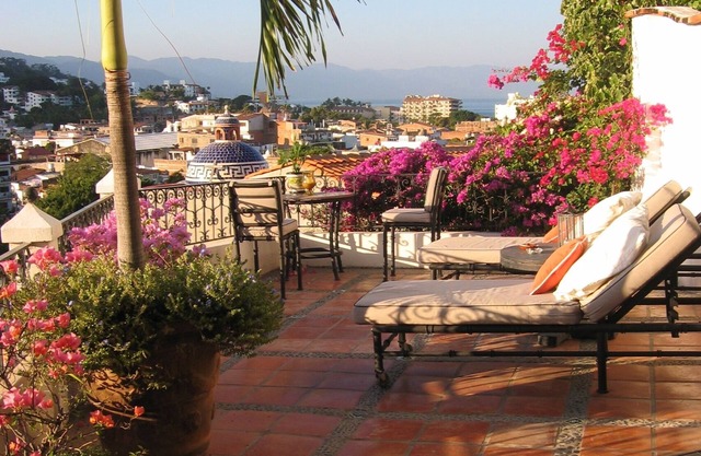 Beautiful Private Home in Puerto Vallarta. Newly Renovated Chefs Kitchen.