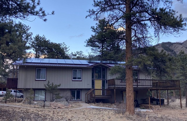 Beautiful private ADU w/views and 5min from downtown Estes