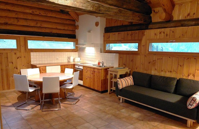 Beautiful private villa for 5 people with WIFI, patio, pets allowed, panoramic view and parking