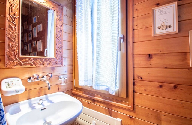 Beautiful private villa for 7 guests with WIFI, TV and terrace