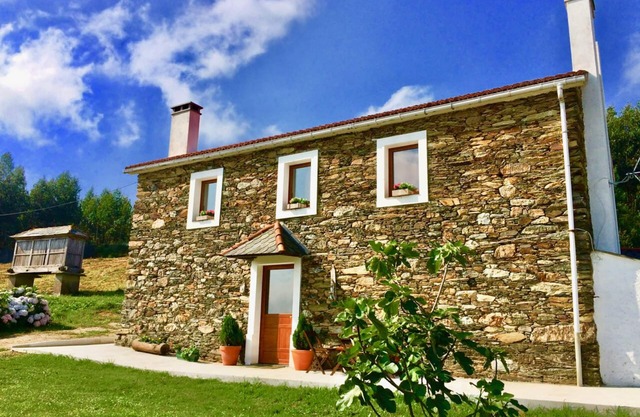 Beautiful, private cottage with stunning views!