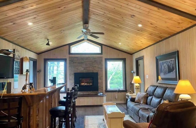 Beautiful private cottage on a pond 45 minutes from St. John’s, Newfoundland