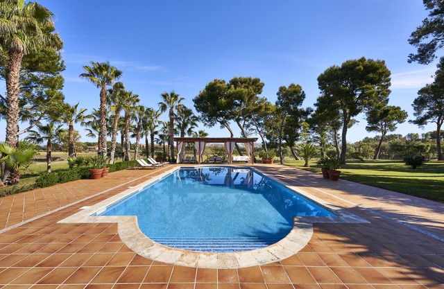 Beautiful private villa for up to 12 people