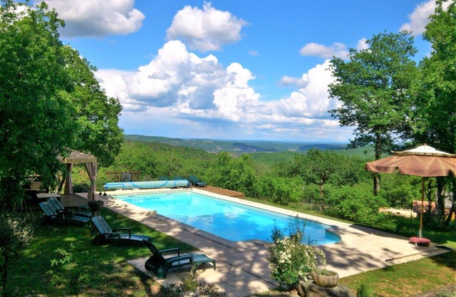 Beautiful private villa with A/C, private pool, WIFI, TV, patio, pets allowed and panoramic view