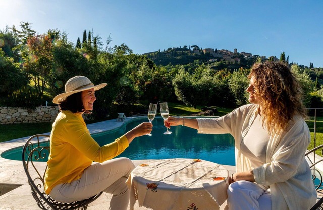 Beautiful private villa with hot tub, private pool, WIFI, A/C, TV, patio, panoramic view, parking