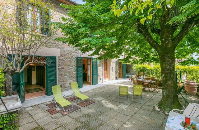 Beautiful private villa for 5 guests with WIFI, TV, patio, pets allowed and parking
