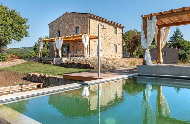 Beautiful private villa for 10 people with WIFI, private pool, terrace, pets allowed and parking