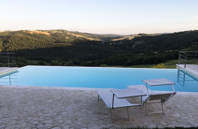 Beautiful private villa for 8 guests with WIFI, private pool, TV, panoramic view and parking
