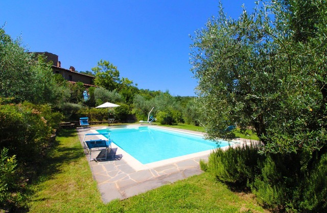 Beautiful private villa for 4 people with WIFI, A/C, private pool, TV and parking, close to Arezzo