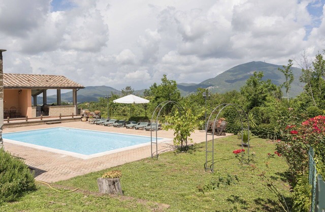 Beautiful private villa for 6 people with private pool, WIFI, TV, terrace, pets allowed and park.