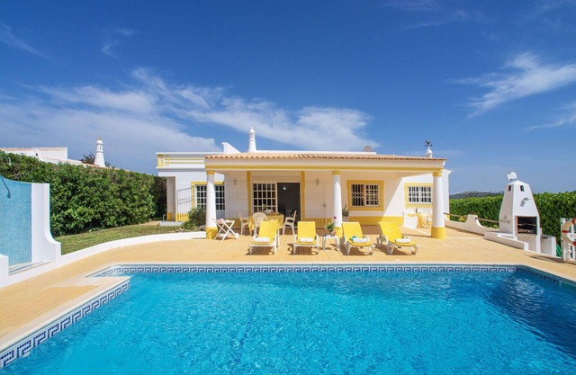Beautiful private villa for 6 people with WIFI, private pool, A/C, TV, terrace and parking