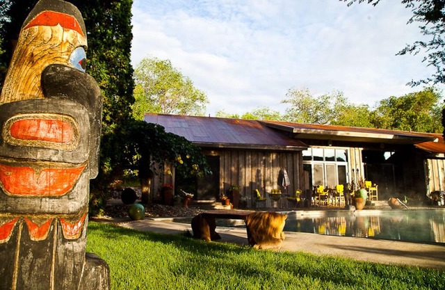 Beautiful Private Riverfront Geothermal Hot Springs Home