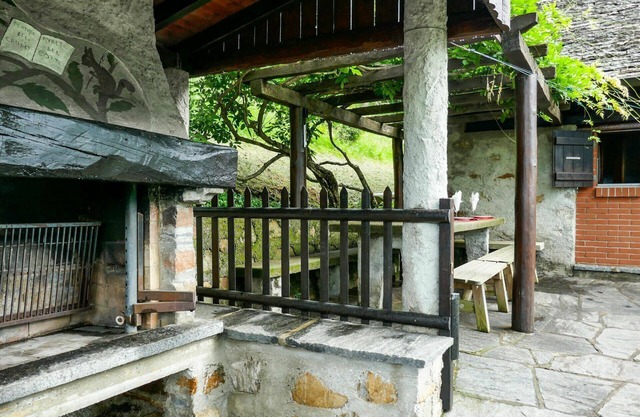 Beautiful private villa for 4 guests with WIFI, TV, patio, pets allowed, panoramic view and park.