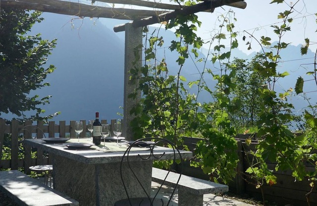 Beautiful private villa for 4 guests with WIFI, TV, pets allowed and panoramic view