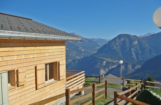 Beautiful private villa with WIFI, TV, terrace, pets allowed, panoramic view and parking