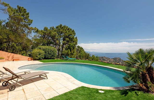 Beautiful private villa for 8 guests with A/C, private pool, WIFI, TV, terrace and parking