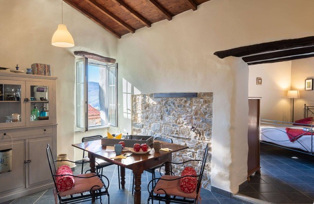 Beautiful private villa for 2 guests with terrace and parking