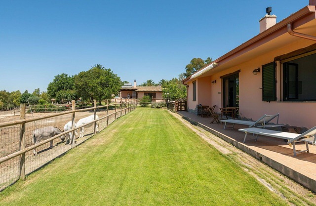 Beautiful private villa for 6 guests with A/C, TV, patio, panoramic view and parking