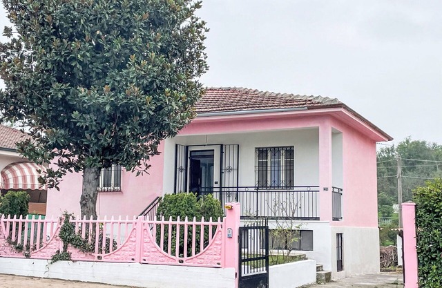 Beautiful private villa for 2 people with private pool, WIFI, patio, pets allowed and parking