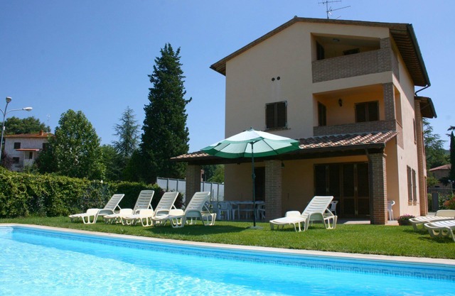 Beautiful private villa for 12 guests with WIFI, private pool, TV, balcony and parking