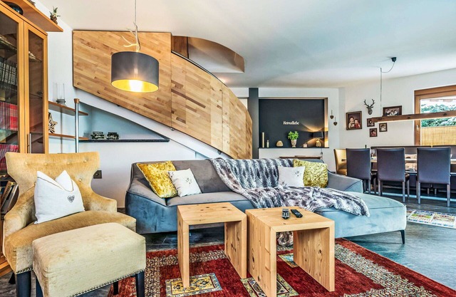 Beautiful private villa for 12 people with WIFI, TV, patio and parking