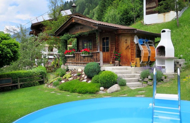Beautiful private villa for 8 guests with pool, WIFI, TV, patio and parking