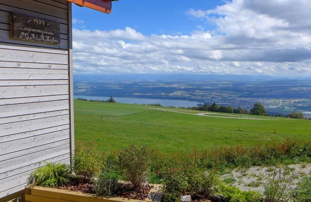 Beautiful private villa for 6 people with WIFI, pets allowed, panoramic view and parking