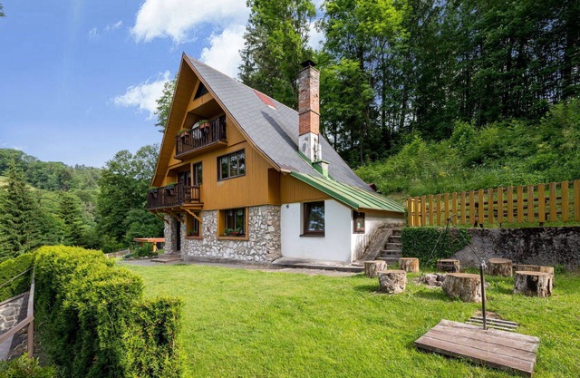 Beautiful private villa for 6 people with WIFI, TV, patio, pets allowed and panoramic view