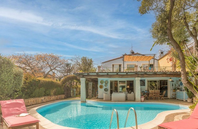 Beautiful private villa for 8 guests with hot tub, A/C, WIFI, private pool, TV, patio and parking