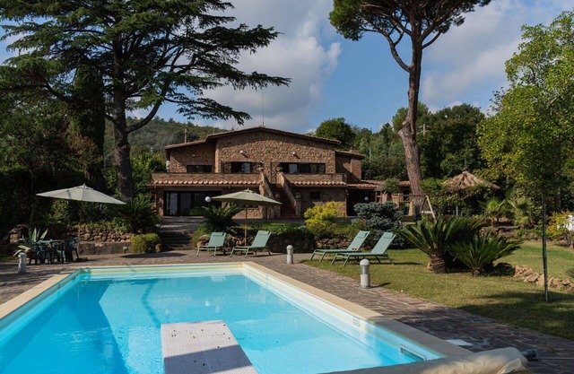 Beautiful private villa for 8 people with private pool, A/C, WIFI, TV, terrace and parking