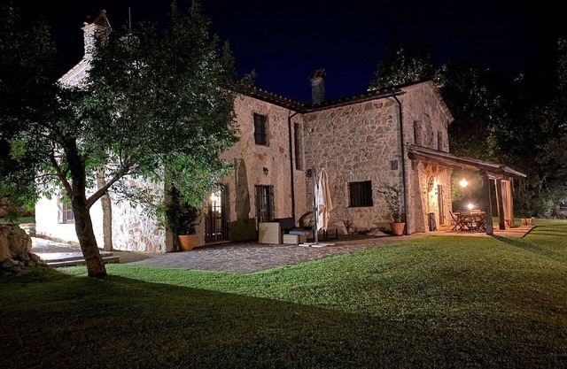 Beautiful private villa for 8 guests with private pool, WIFI, TV and parking